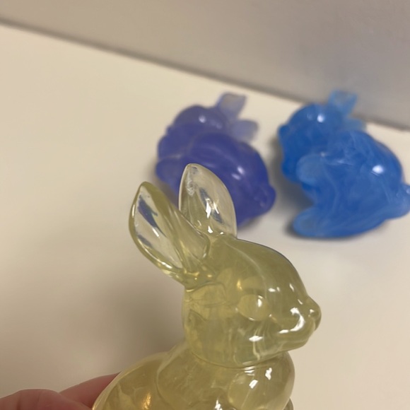 Vintage Set of 3 Acrylic Lucite Bunny Figurines - Picture 4 of 8